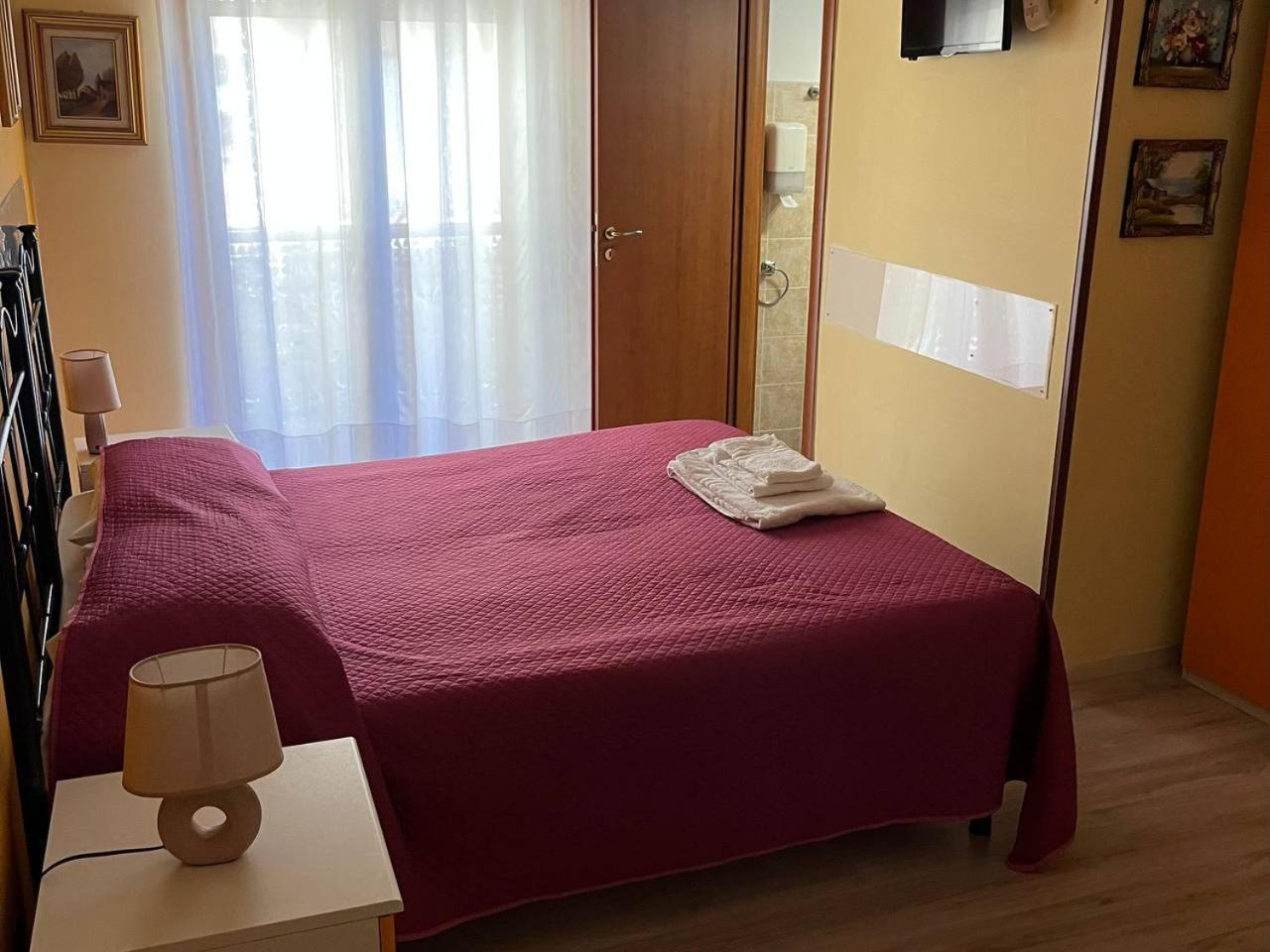 Il Petalo Di Cristallo Crotone Exterior foto